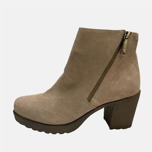 Blondo Women's Skye Mushroom Nubuck Taupe Suede Chunky Heel Booties Size 9